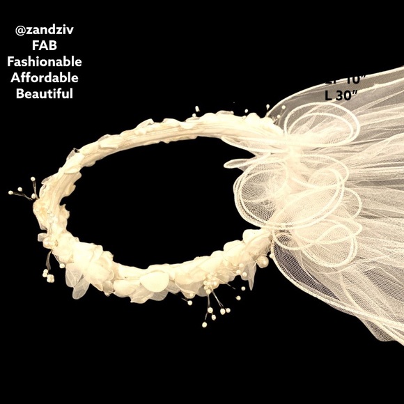 Wedding veil. New with floral  Headpiece vintage WHITE  tiara